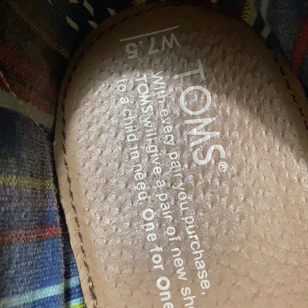 TOMS - Picture 5 of 6
